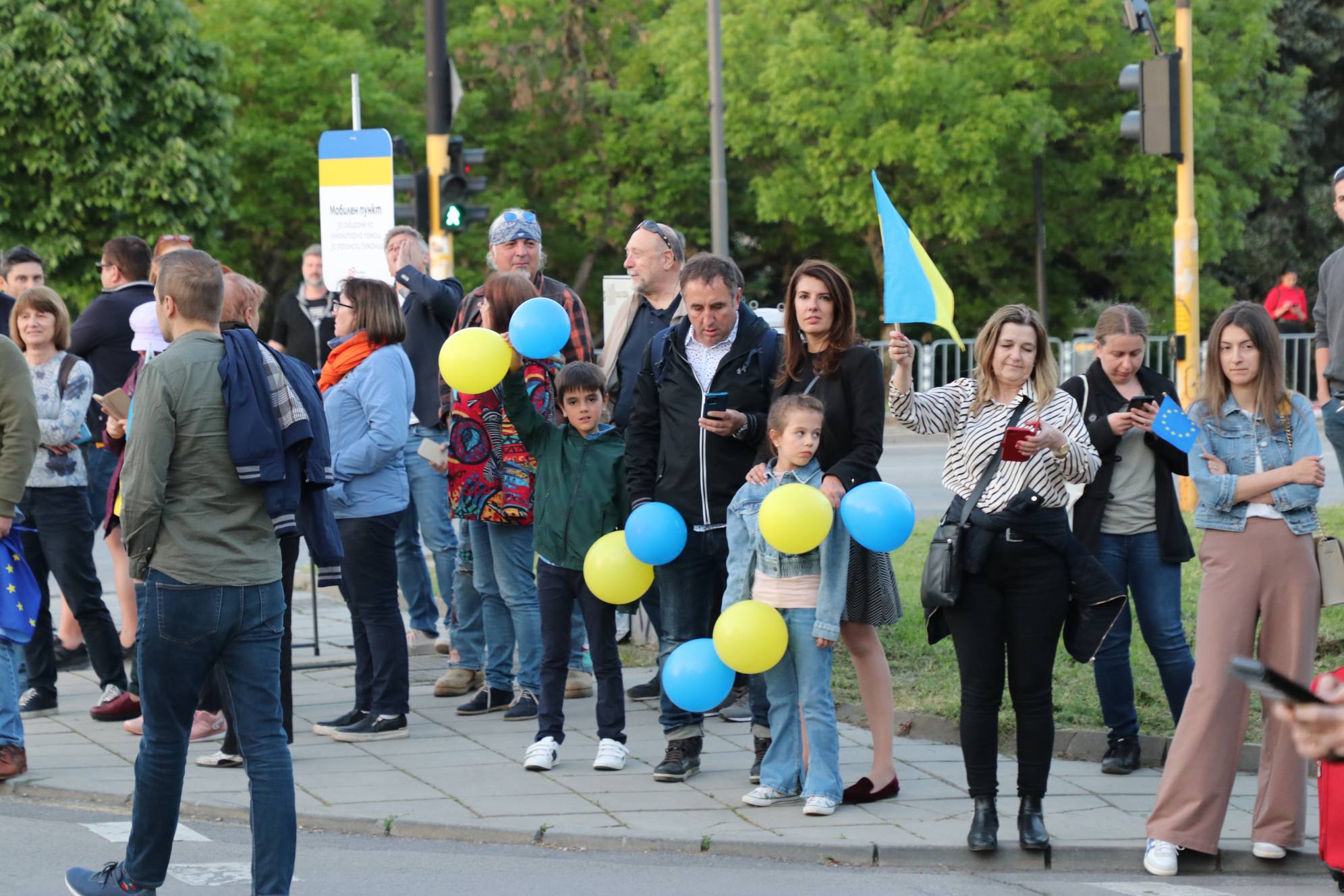  Протестиращи пред рашисткото посолство в София 